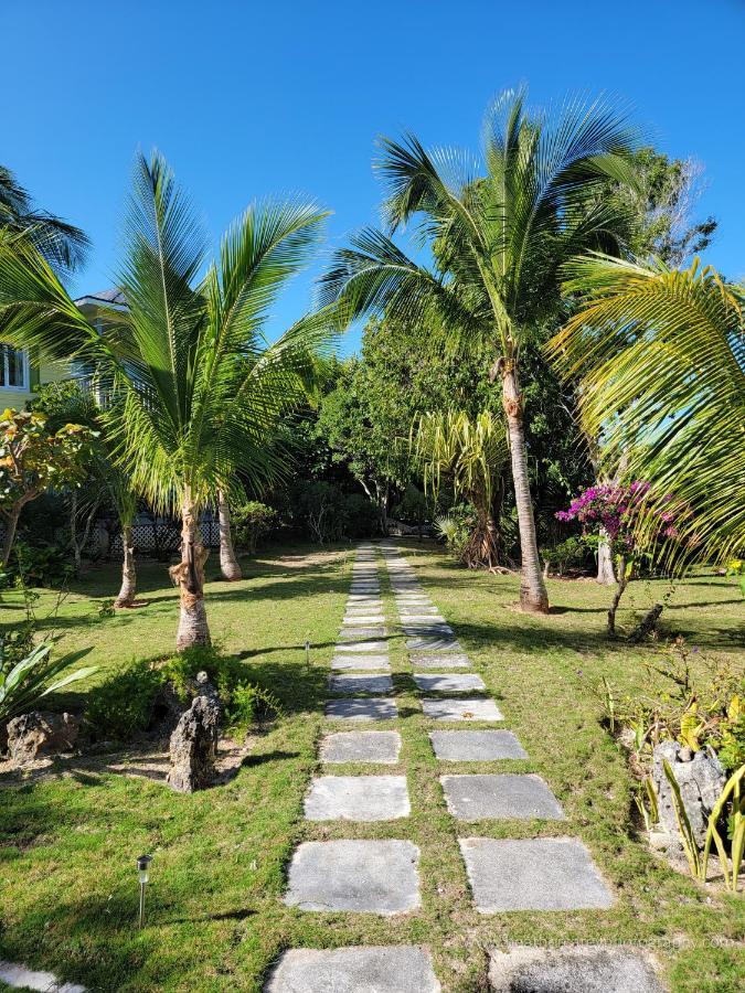 Pineapple Fields Aparthotel โกเวอร์เนอร์สฮาร์เบอร์ ภายนอก รูปภาพ