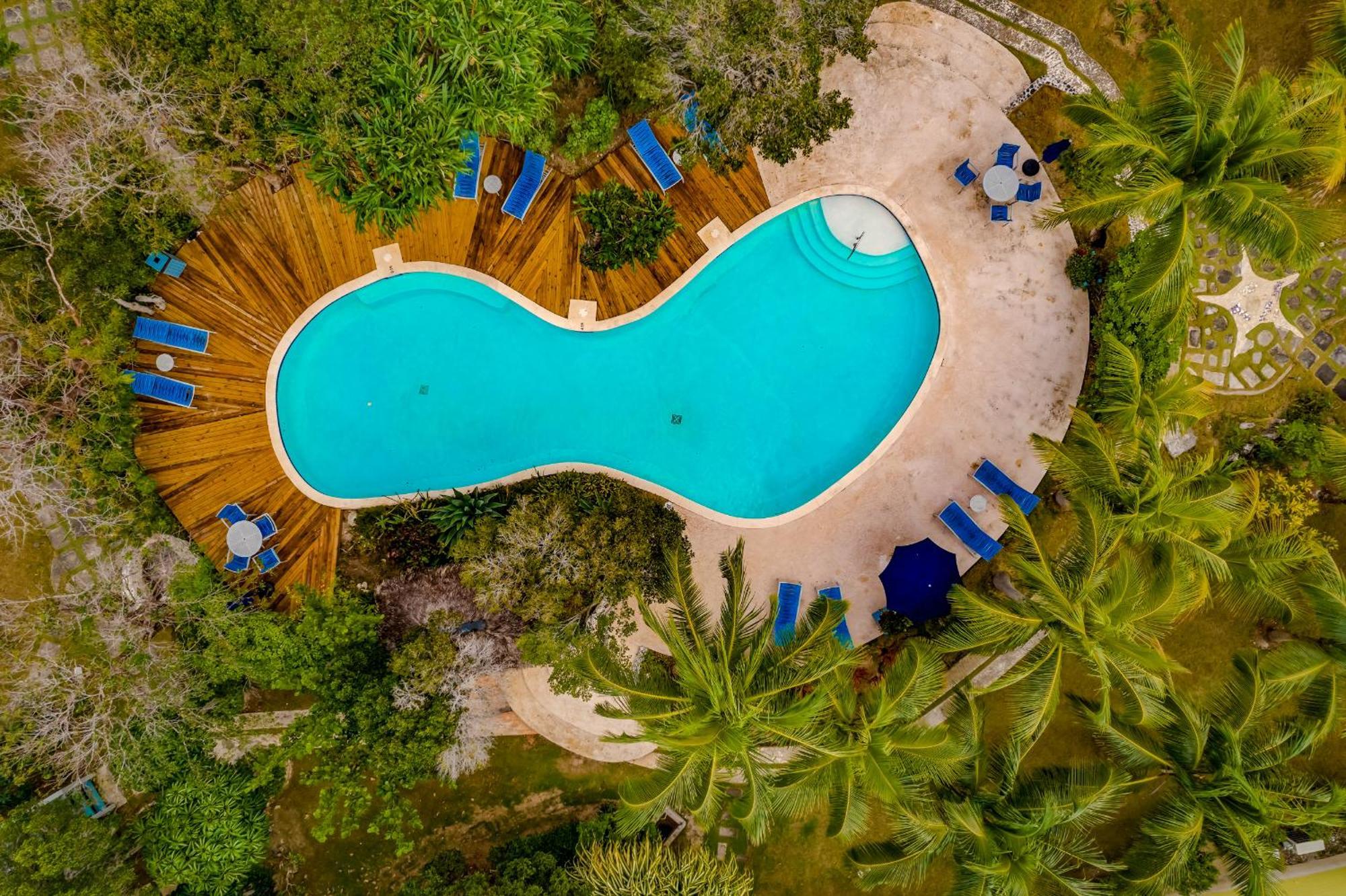 Pineapple Fields Aparthotel โกเวอร์เนอร์สฮาร์เบอร์ ภายนอก รูปภาพ