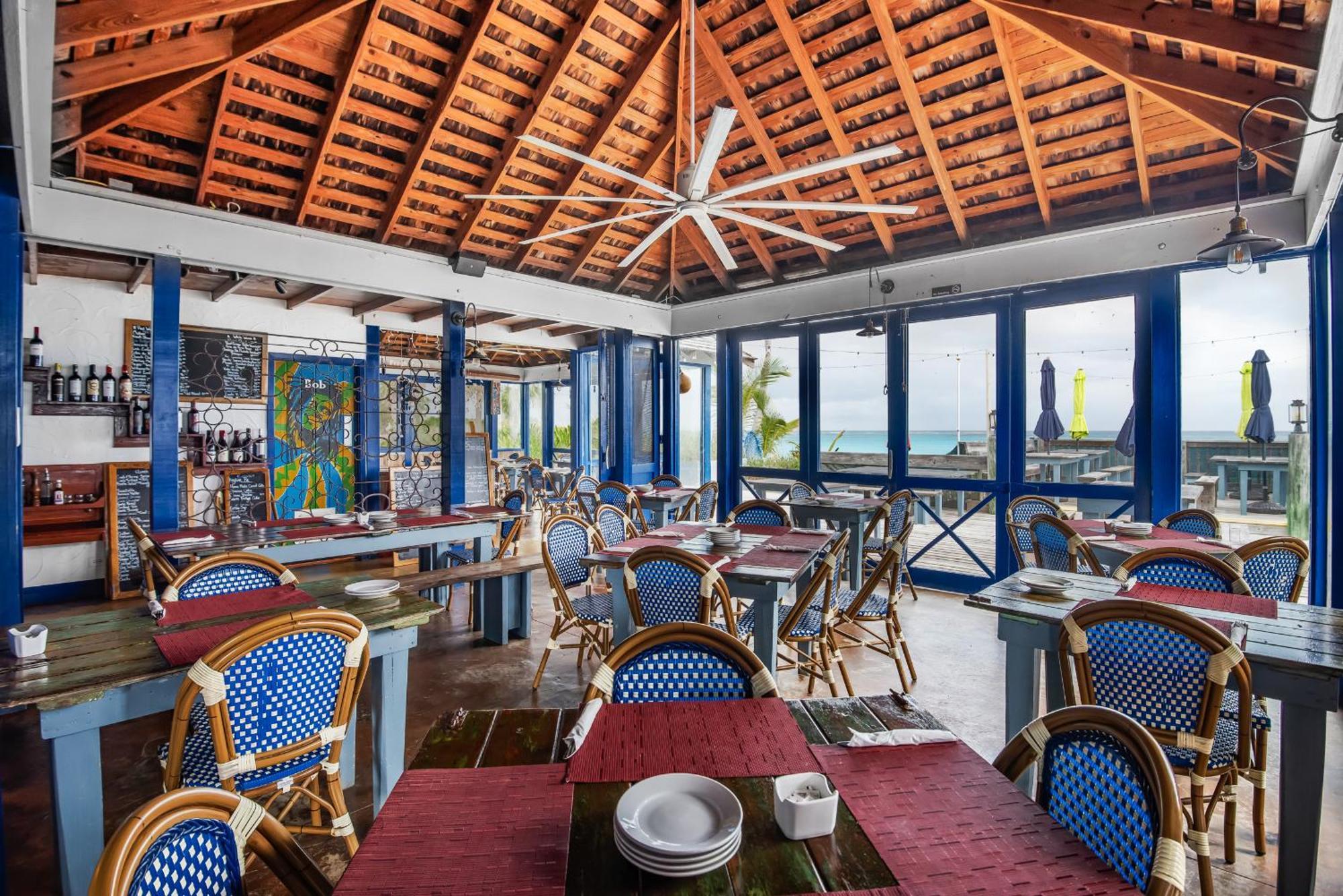 Pineapple Fields Aparthotel โกเวอร์เนอร์สฮาร์เบอร์ ภายนอก รูปภาพ