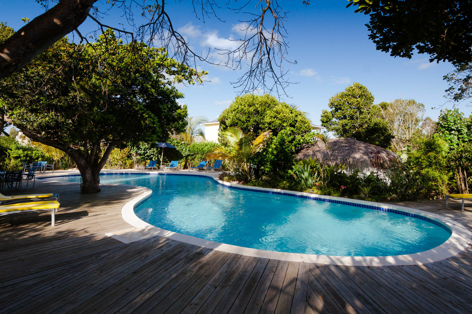 Pineapple Fields Aparthotel โกเวอร์เนอร์สฮาร์เบอร์ ภายนอก รูปภาพ